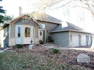 12107 Edgewood Ct, Champlin, MN 55316-2103