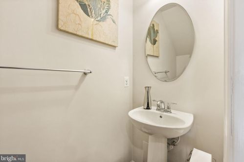 7405 Brunson Cir, Gainesville VA 20155 exterior