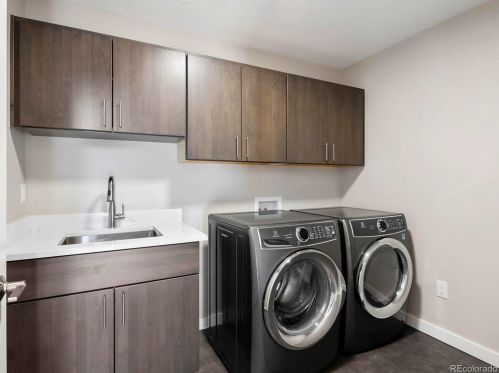 1140 Cook St, Denver CO 80205-5010 exterior