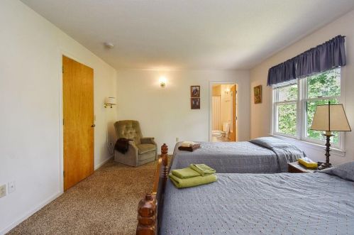 38 Noble St, South Kingstown RI  02882-3941 exterior