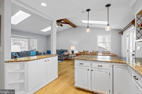 300 E St, Purcellville VA  20132-3317 exterior