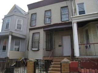 66 Doscher St, Brooklyn NY  11208-2738 exterior