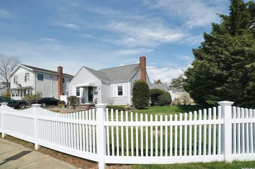 2 Catherine Pl, North Bellmore, NY 11710-2507