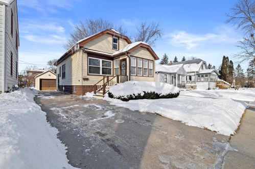 1937 95th St, Milwaukee WI  53227-1414 exterior