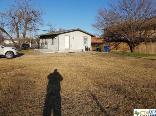 208 7th St, Copperas Cove TX  76522-1652 exterior