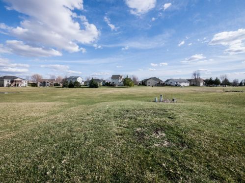 1108 Seneca St, Hartford, WI 53027-2585