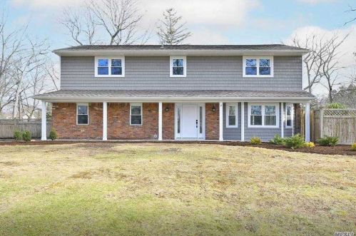 20 Alma Ln, Elwood, NY 11731-3710