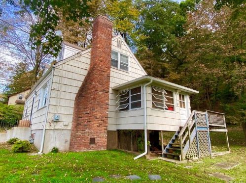6 East Pl, Tuxedo Park, NY 10987-4502