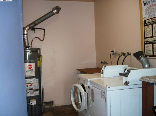 3077 Birdsall Ave, Oakland CA 94619-3358 exterior