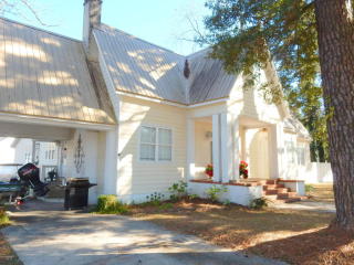 697 Main St, Sunny Hills, FL 32428-1534
