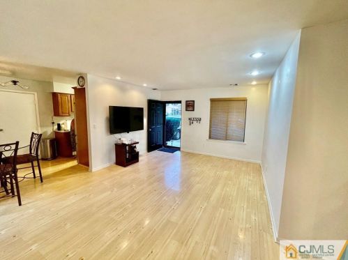 21 Sheffield Ct, East Brunswick, NJ 08816-5660
