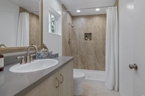 1095 Pine Tree Ln, Sebastopol CA  95472-2681 exterior