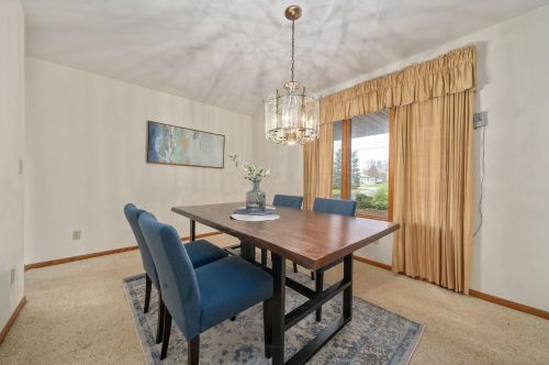 2375 Chickasaw Dr, London OH  43140-9014 exterior