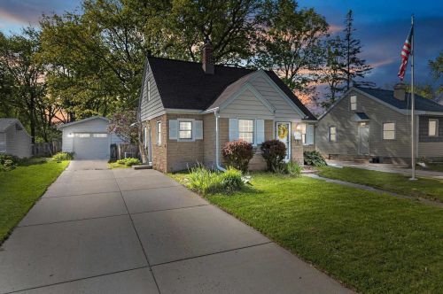 1124 14th Ave, Green Bay, WI 54304-2532