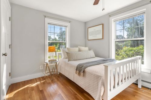 24 Old Rochester Rd, Dover NH  03820-2100 exterior