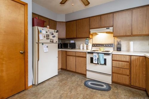 21 Lampson St, Waterbury, CT 06705-2230