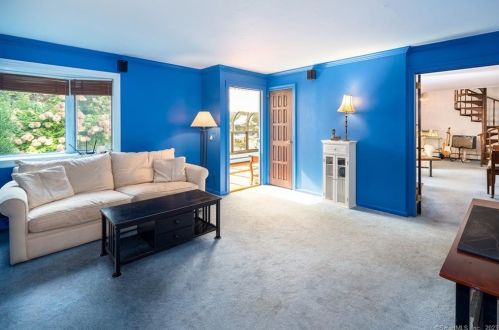 24 Twin Hills Rd, Stamford CT  06903-4614 exterior