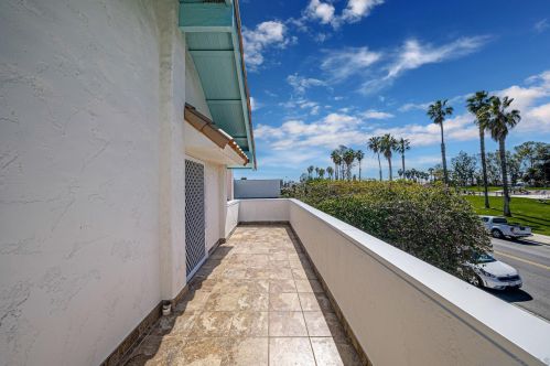11225 Westonhill Dr, San Diego CA  92126-1447 exterior