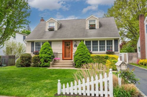 419 4 St, Elwood NY  11731-2932 exterior