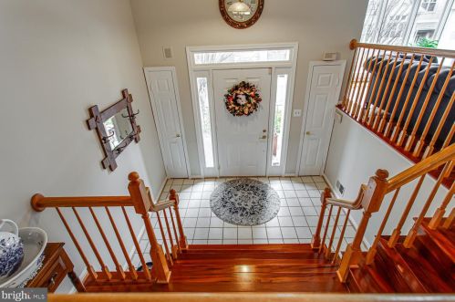 2138 Kings Garden Way, Falls Church, VA 22043-2592