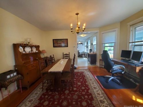 37 Grove St, Windsor Locks, CT 06096-1829