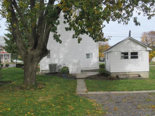 8922 Brookdale Rd, Breinigsville PA  18031-1248 exterior