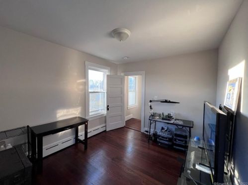 42 Elm St, Norwich CT  06351-2316 exterior