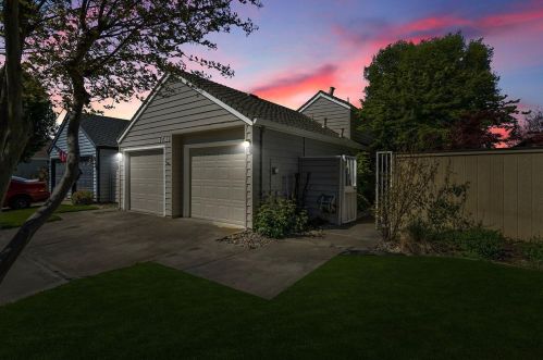 1749 Cape Cod Cir, Lodi CA  95242-4204 exterior