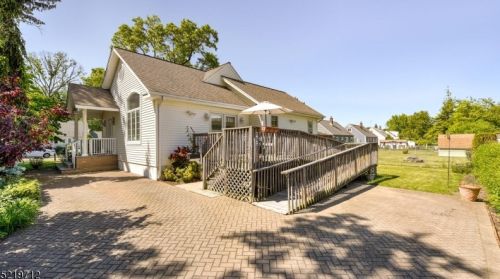 70 Dowling Pkwy, West Paterson, NJ 07424-2635