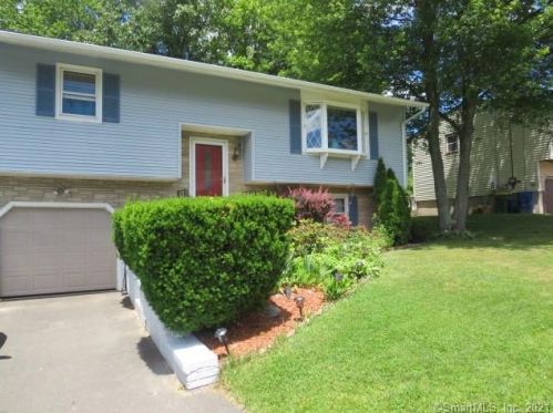 78 Lincolndale Dr, Waterbury, CT 06704-1139