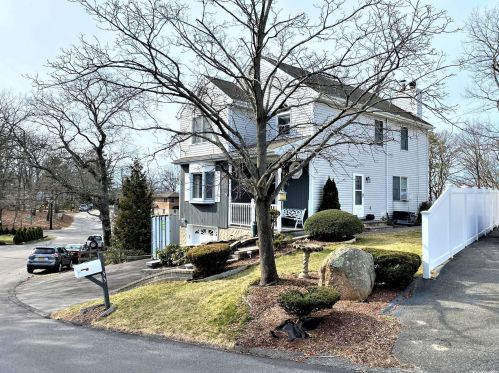53 Woodhaven Dr, Scotts Beach, NY 11789-2734