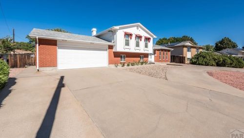 55 Normandy Cir, Pueblo, CO 81001-1936