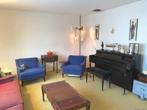 107 Rogues Path, Huntington Station NY 11746-2736 exterior