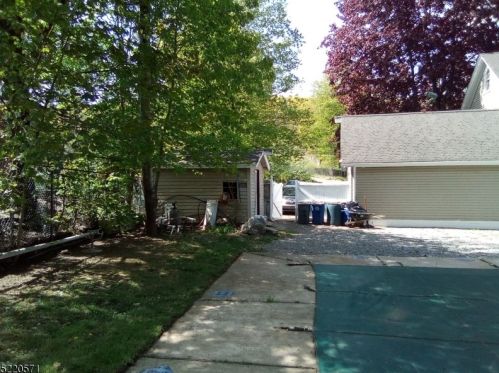 984 Union Valley Rd, West Milford NJ  07480-1230 exterior