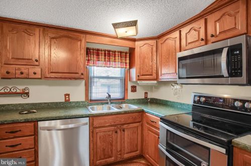 1004 Oriole Dr, Navy Sup Dpt, PA 17050-2049