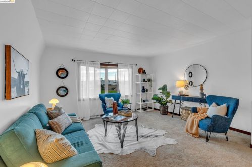 1042 Foothill Blvd, Oakland CA  94606-3016 exterior