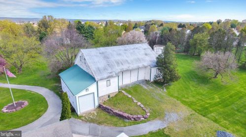 6411 Devonshire Hts Rd, Harrisburg PA 17111-4818 exterior