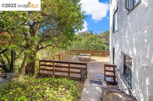 899 Glendome Cir, Oakland CA 94602-1413 exterior