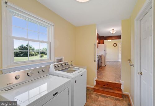 10711 Kettle Run Rd, Nokesville VA  20181-1715 exterior