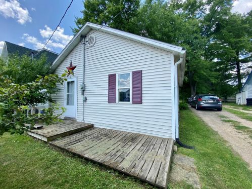 225 State St, La Farge, WI 54639-7902