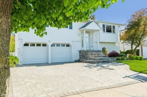 2964 Seaford Ct, North Wantagh, NY 11793-4604