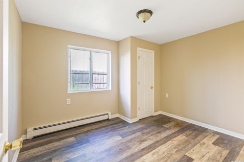 64 Knoll St, North Lindenhurst NY  11757-6906 exterior