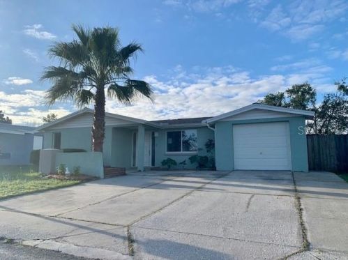 7824 Burnham Dr, Port Richey, FL 34668-4372