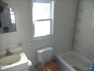 213 Palisade Ave, Emerson NJ  07630-2159 exterior