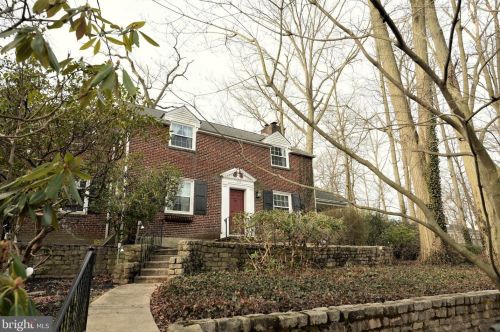 525 Park Dr, West Deptford, NJ 08096-2178