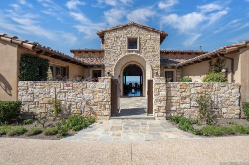 8411 Run Of The Knolls Ct, San Diego CA  92127 exterior