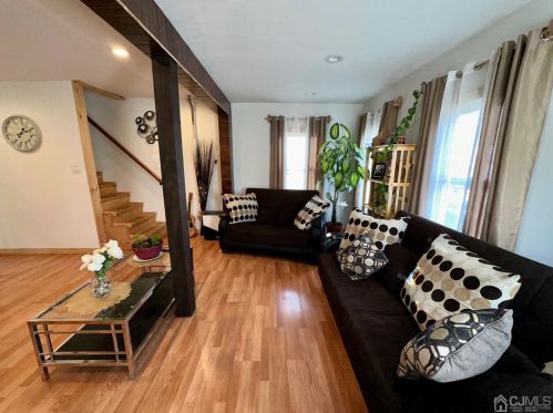 127 Fulton St, Woodbridge NJ  07095-2619 exterior