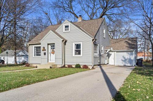 410 Lincoln Ave, Mukwonago, WI 53149-1217