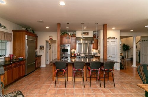 9 Crisman Rd, Columbia NJ  07832-2710 exterior