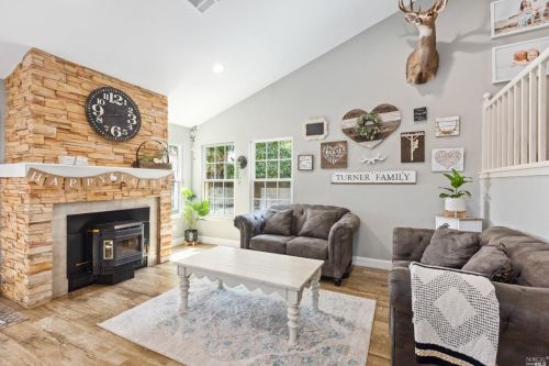 424 Stanford St, Vacaville CA  95687-4653 exterior